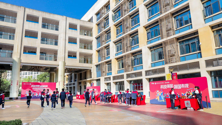 科技零距離，服務進山城——科技大篷車全國巡展重慶站紀實